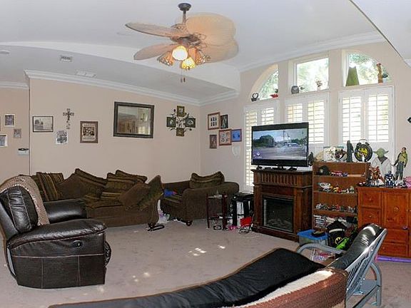 4th image of 2945 Stewart St
