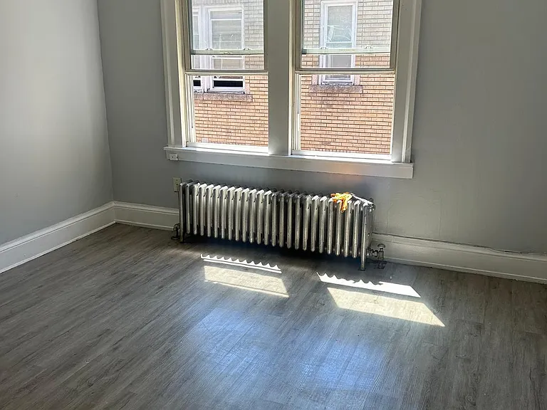 27 Mortson St #3W — Photo 2
