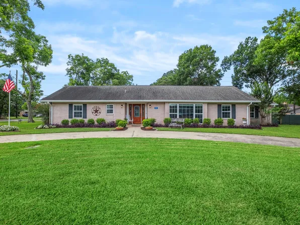 5707 Guyler St, Wallis, TX 77485