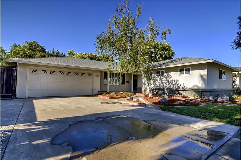 1st image of 201 Cypress Dr