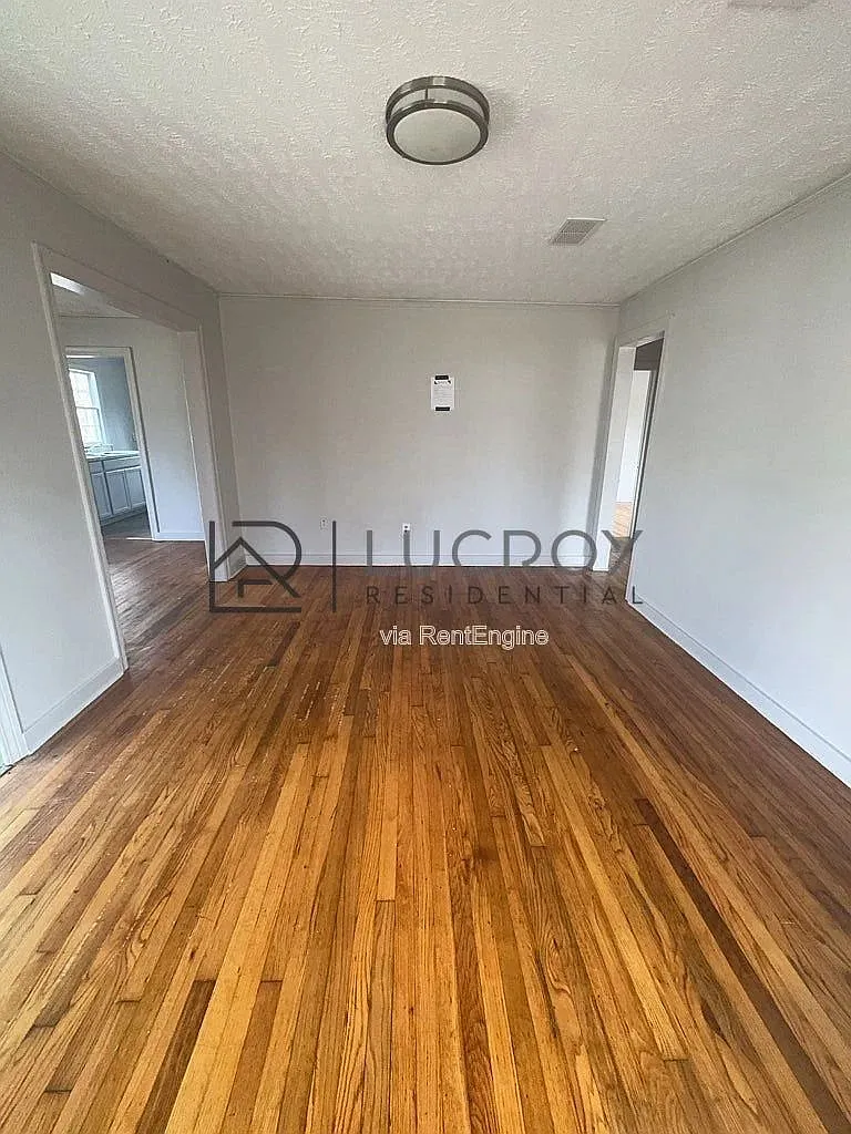 3 bed, 1.0 bath, 1079 sqft, $1,100 — Photo 4