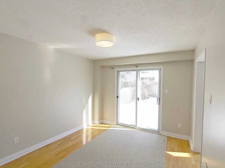 80 Hadden Cres — Photo 6