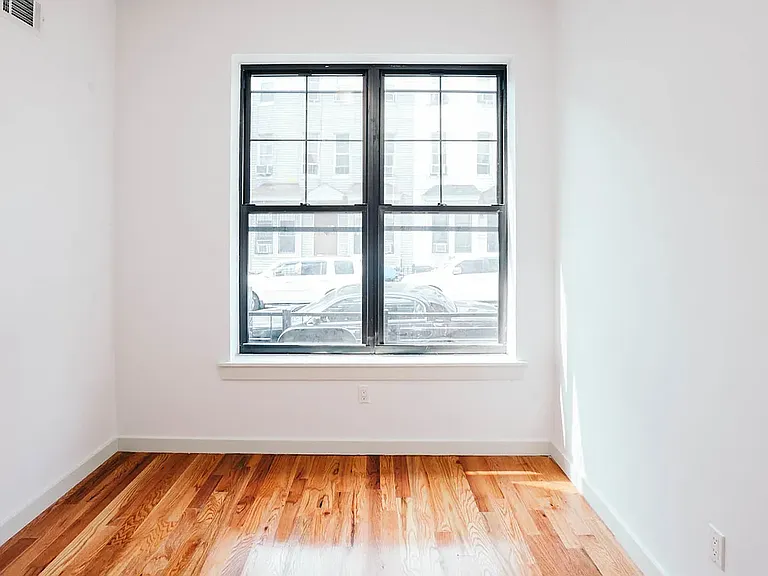 330 Harman St #1L — Photo 7