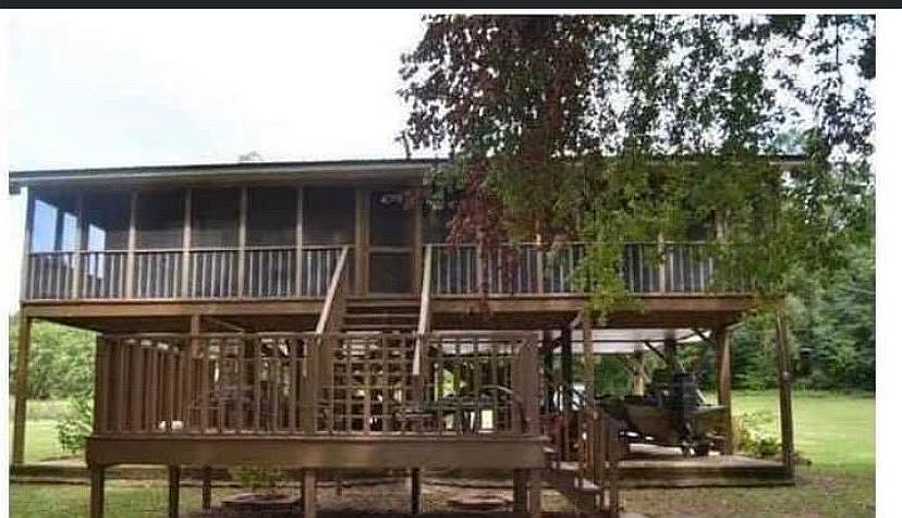 House facing the water.