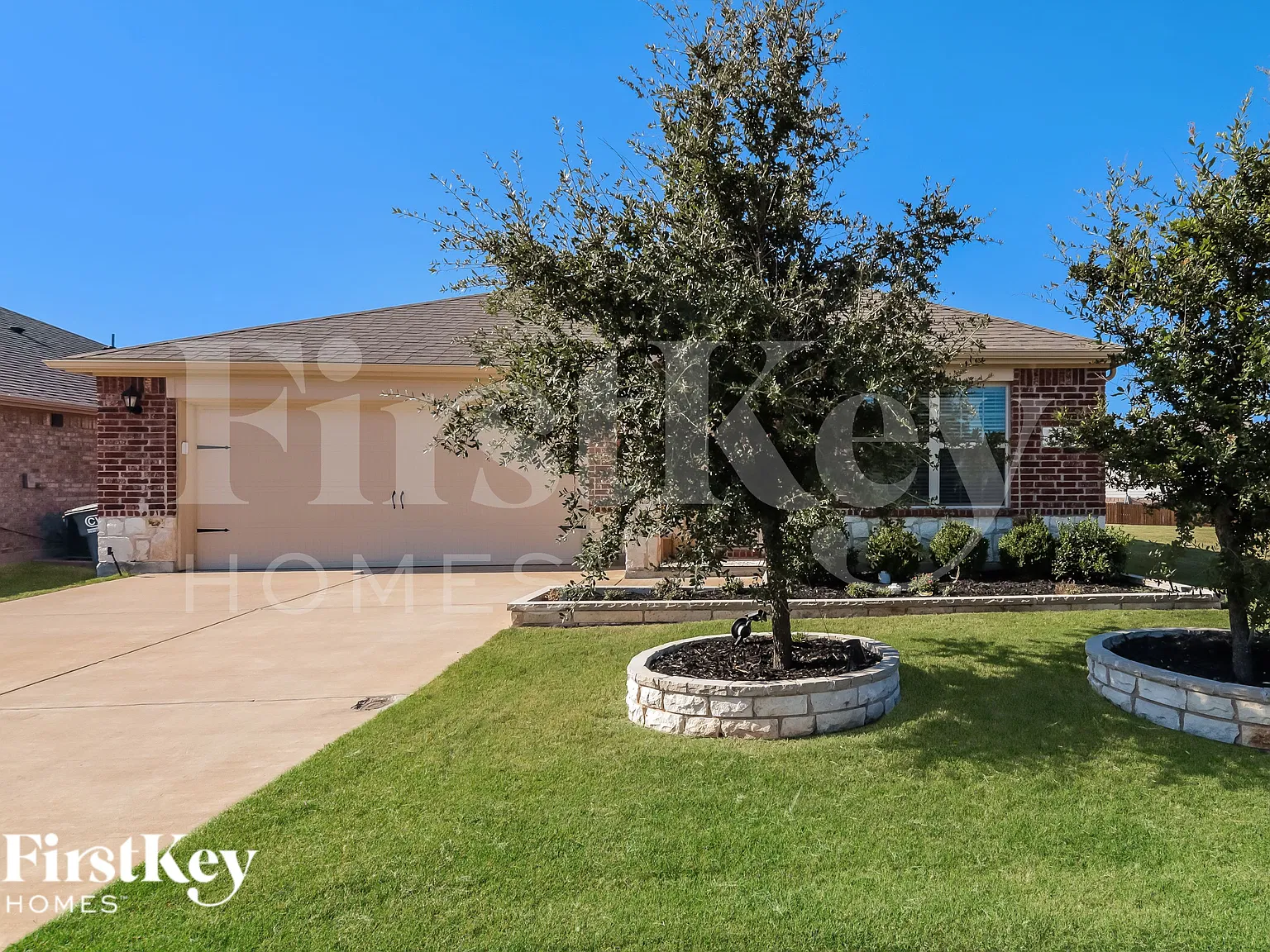 4 bed, 2.0 bath, 1891 sqft, $2,325 — Photo 2