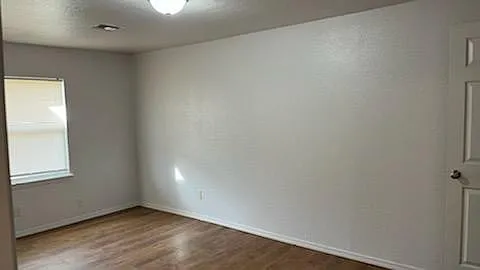 3 bed, 1000 sqft, $945 — Photo 3
