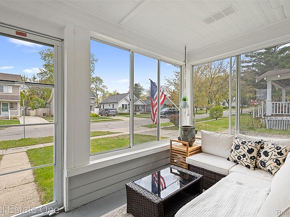 4th image of 415 Taylor Ave