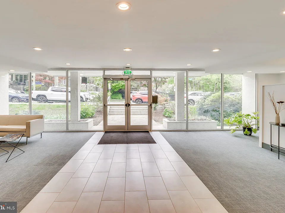 2710 Macomb St NW #303
