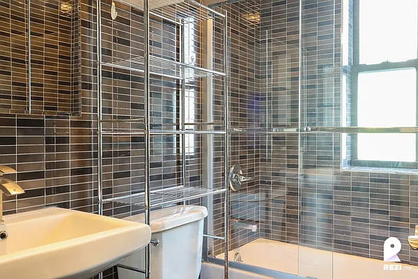 Rented by REZI | media 14