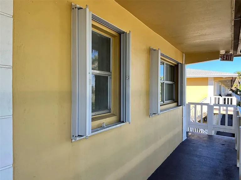610 SE 2nd Ave #L21 — Photo 14