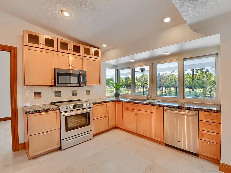 2334 NW Timbercreek Cir — Photo 9