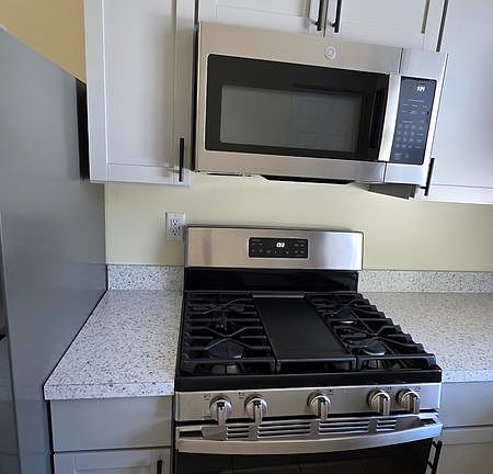 3rd image of 225 Pemberton Rd APT 2B
