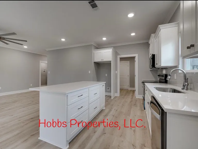 209 N Griffin St — Photo 6