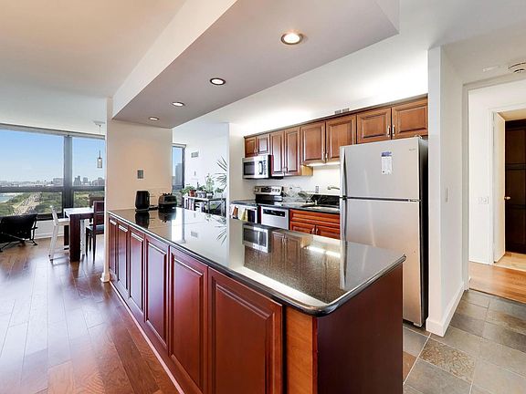 4th image of 360 E Randolph St APT 2502