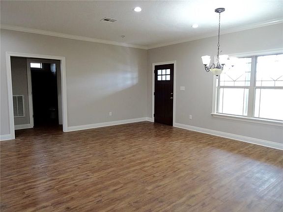 3rd image of 809 Hilma St