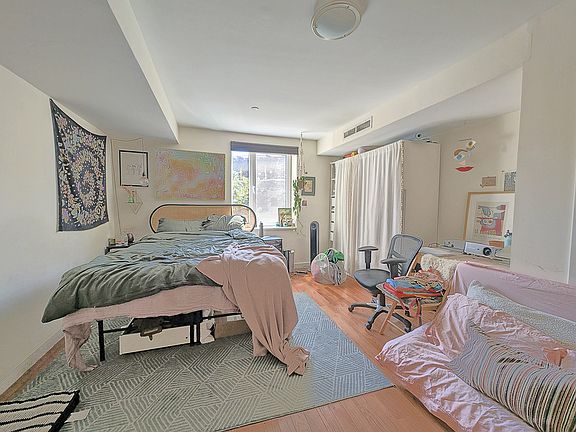5th image of 960 Willoughby Ave APT 2P