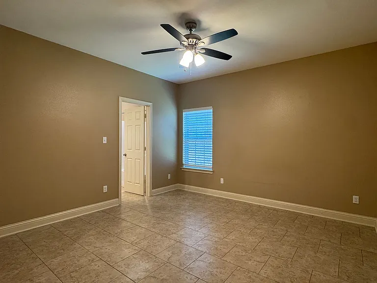9100 Shadow Oak Dr — Photo 19