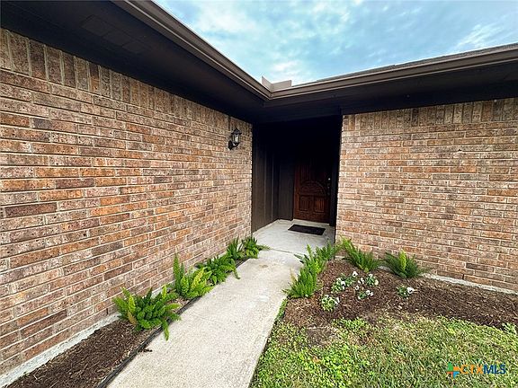 3rd image of 409 Taos Dr