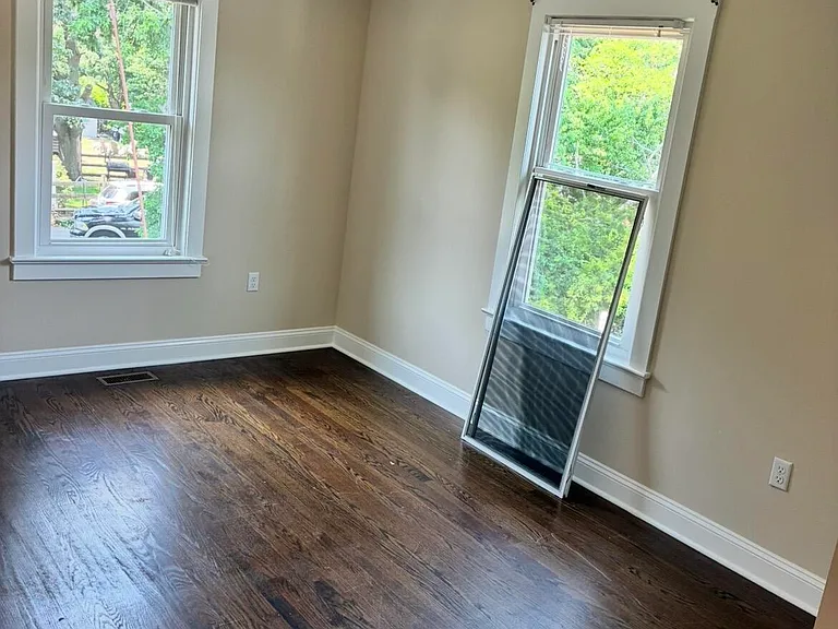 124 Wilson Ave — Photo 11