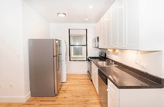 5th image of 4722 46th St APT 1