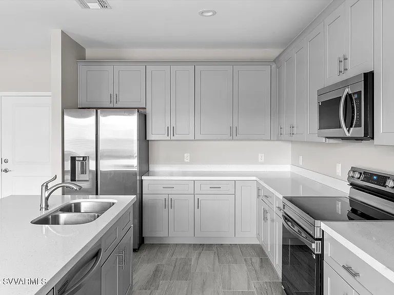 720 E Mingus Ave #15 — Photo 8