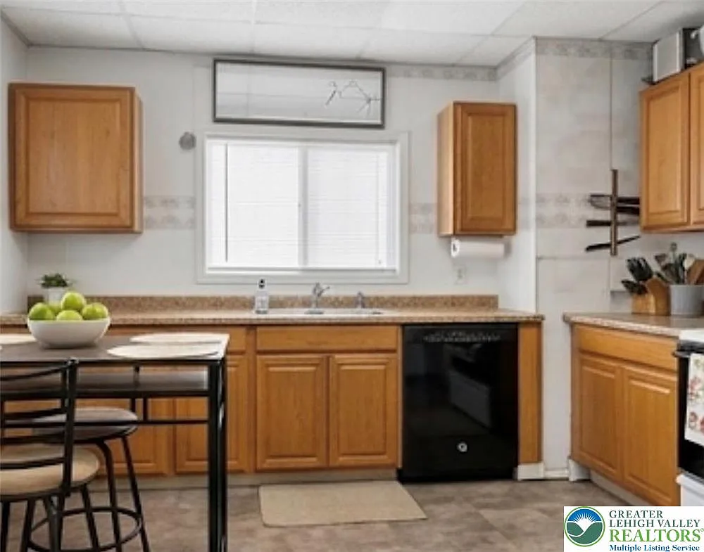 2 bed, 931 sqft, $2,100 — Photo 2