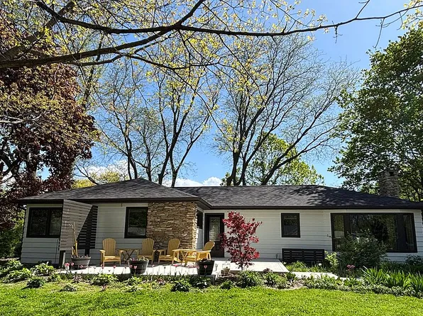 2114 Greenbriar Cir, Ames, IA 50014