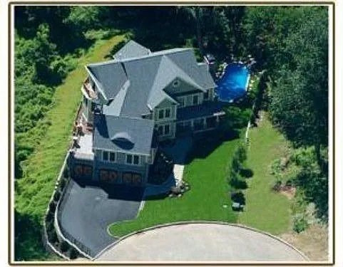 6 Willow Ave photo 1