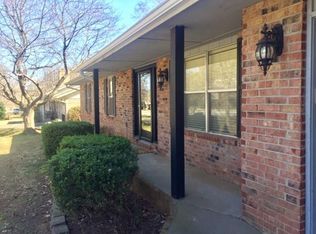 2417 E Sweetbriar Dr, Fayetteville, AR 72703