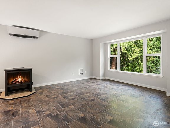 4th image of 9435 Echo Valley Road NW