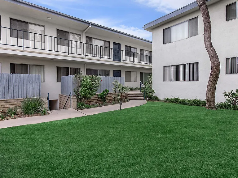 Emerald West Apartments — Photo 5