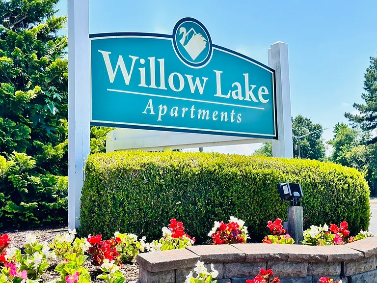 Willow Lake Apartments — Photo 1