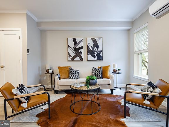 5th image of 1012 Duke St #150