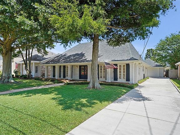 2nd image of 5421 Cocos Plumosas Dr