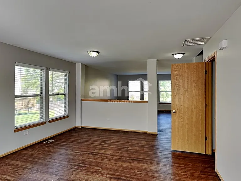 3226 Kenilworth Ln — Photo 8