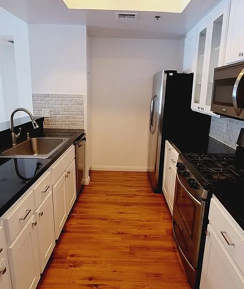 1031 N Crescent Heights Blvd — Photo 7