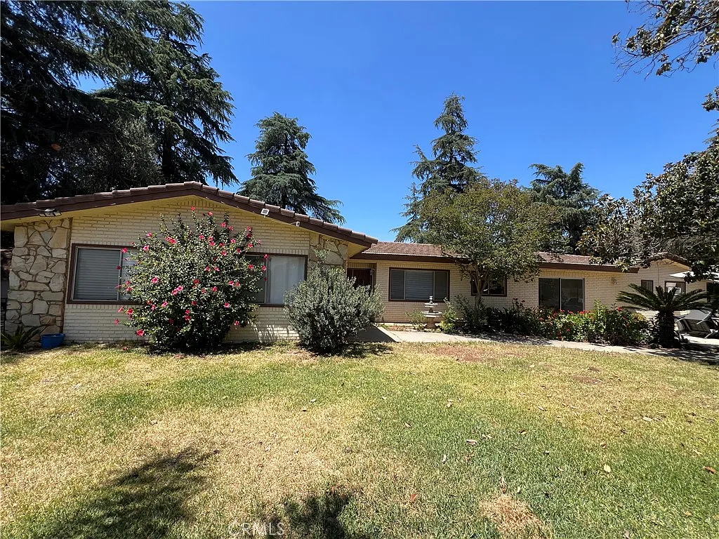 4 bed, 2554 sqft, $3,975 — Photo 1