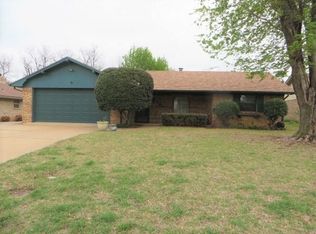 141 Orchard Dr, Chickasha, OK 73018