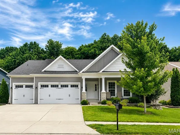 240 Carlton Point Dr, Wentzville, MO 63385
