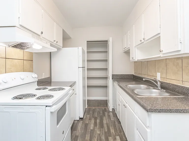 Valley Terrace — Photo 12