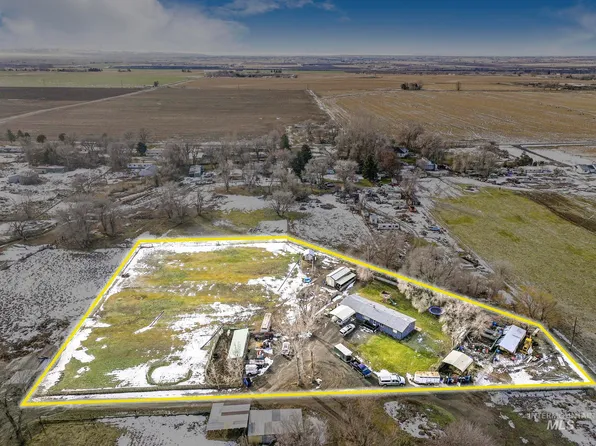 325 South Rd #W, Jerome, ID 83338