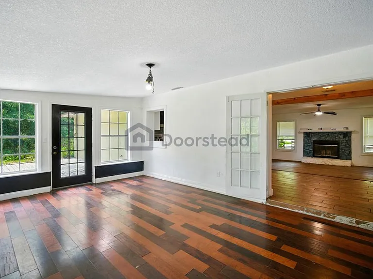 Oakwood Ct — Photo 20