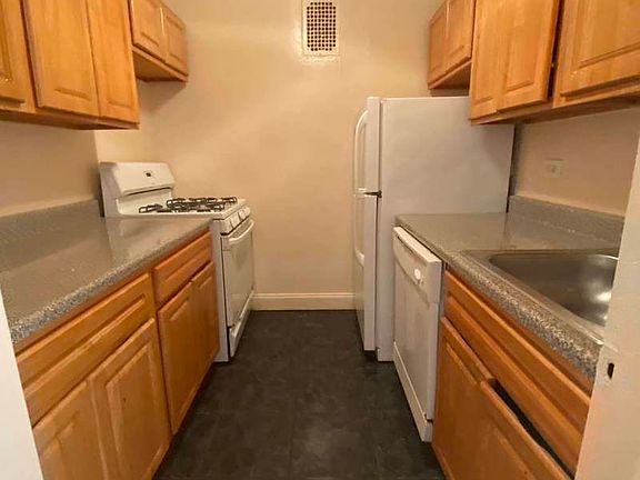 4th image of 86-45 Saint James Ave #4
