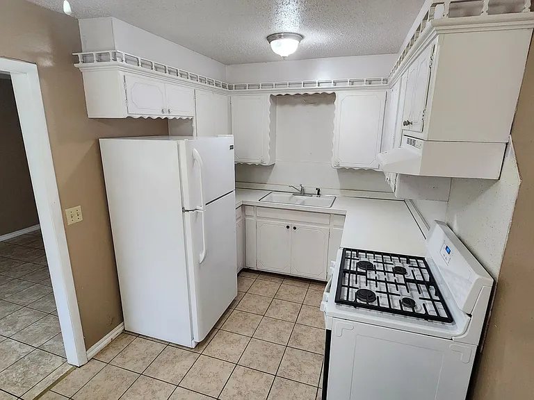 301 N University Dr #7 — Photo 15