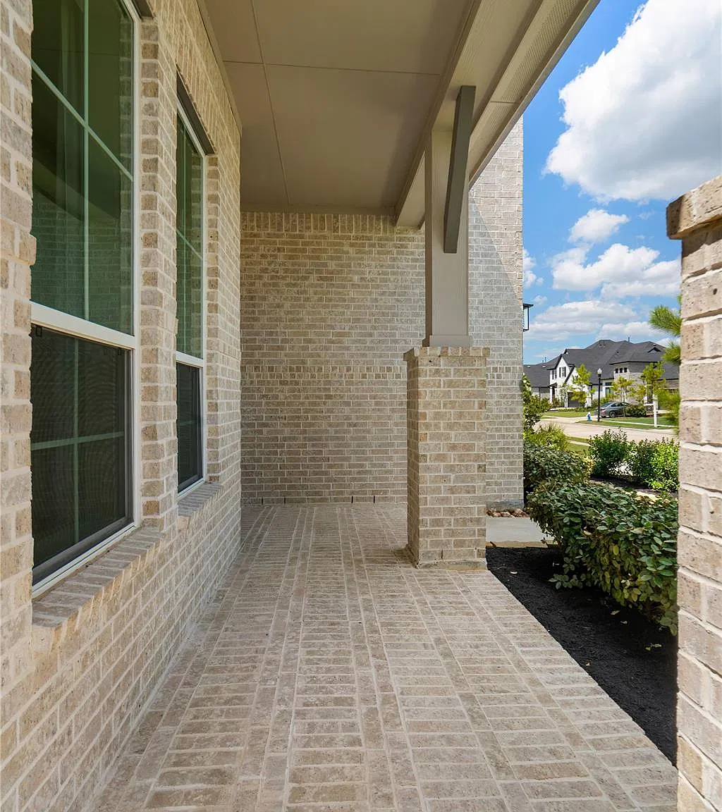 4 bed, 3.5 bath, 3674 sqft, $4,700 — Photo 4