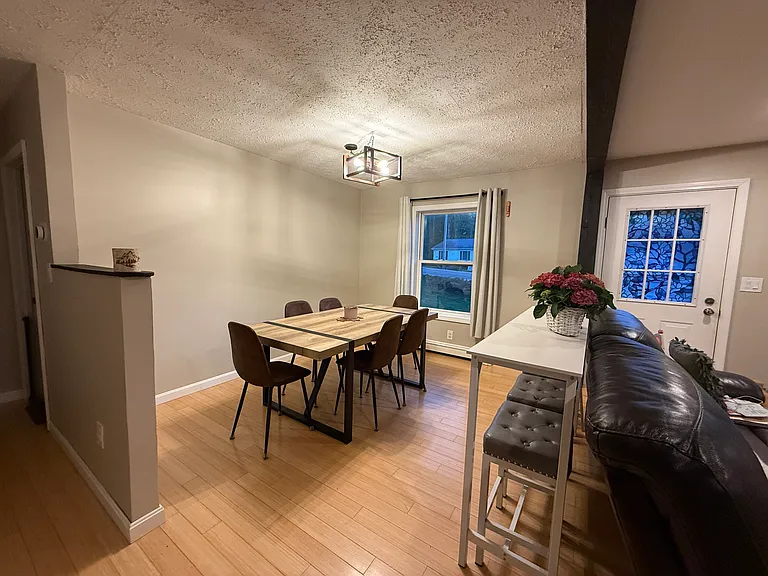 1053 Upper St — Photo 5