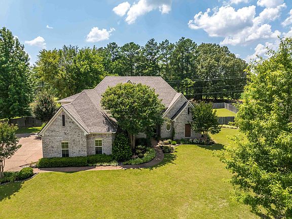 3rd image of 490 Eagle Valley Dr