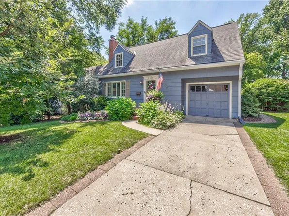 2417 W 49th Ter, Westwood, KS 66205