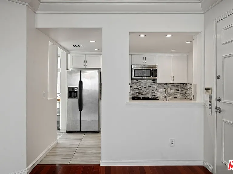 11737 Goshen Ave #302 — Photo 9
