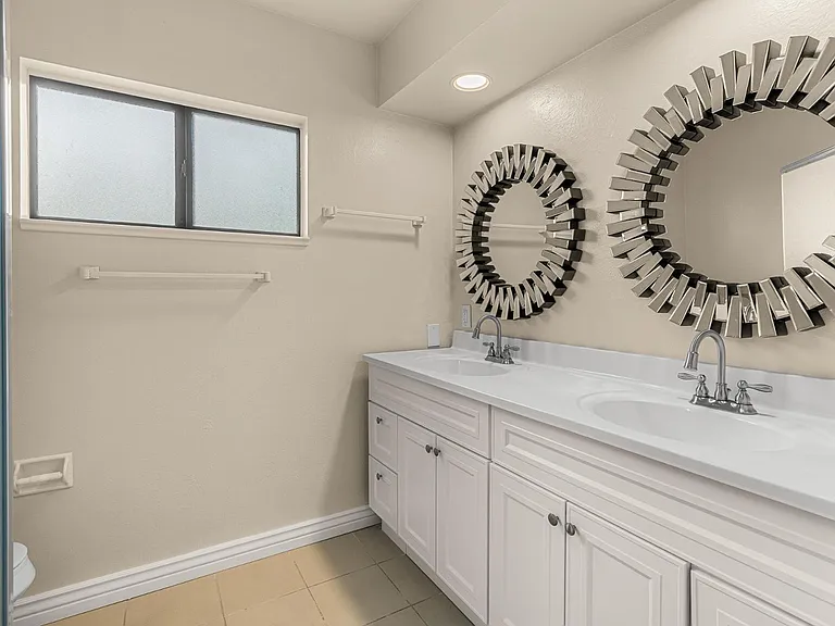 6724 N 58th Pl — Photo 14
